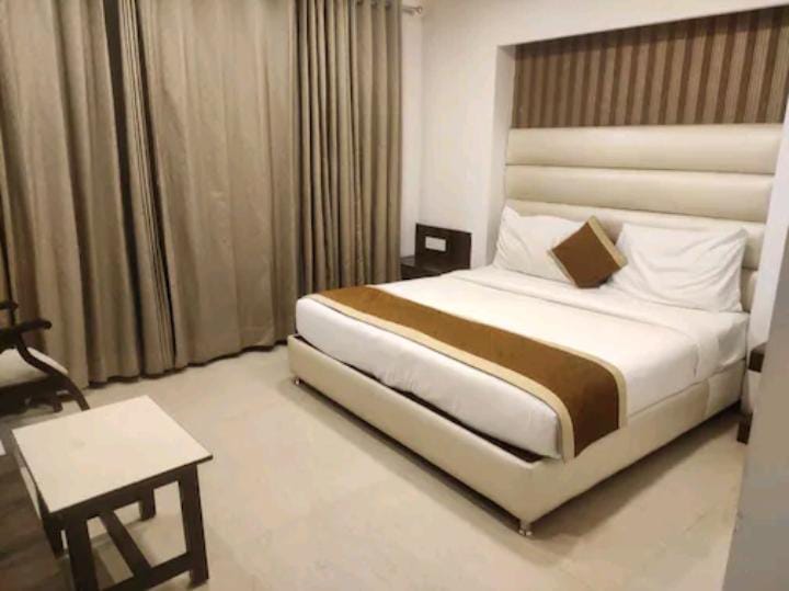 Hotel room at Park Residency Delhi